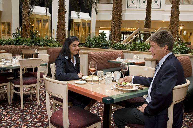 Embassy Suites By Hilton Houston Near The Galleria מסעדה תמונה